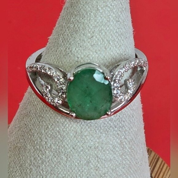 925 Sterling Silver Ring with Natural Emerald Gemstone 9x7mm & CZ - Picture 4 of 9